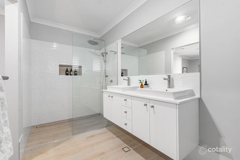 Property photo of 5 Mander Court Wellington Point QLD 4160
