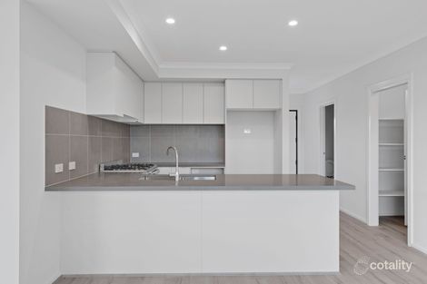 Property photo of 16 Gobelins Walk Clyde North VIC 3978
