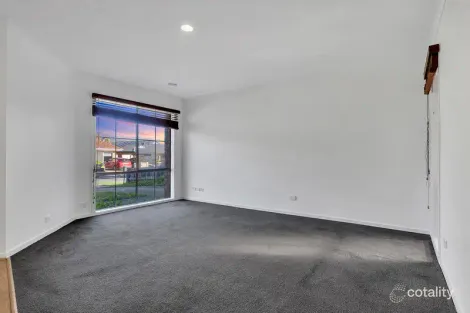 Property photo of 11 McConnell Crescent Roxburgh Park VIC 3064