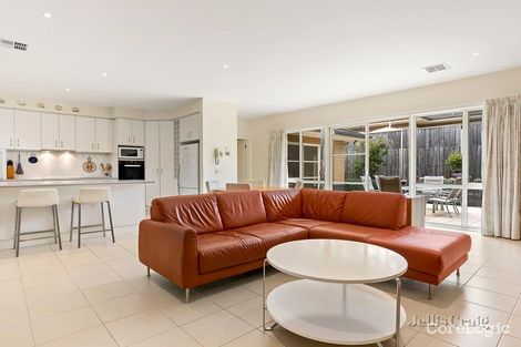 Property photo of 11 Coolidge Wynd Macleod VIC 3085