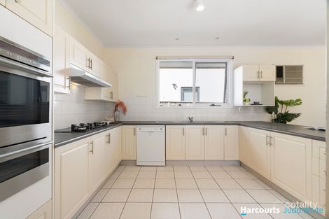 Property photo of 28 Tamarisk Avenue Glen Waverley VIC 3150