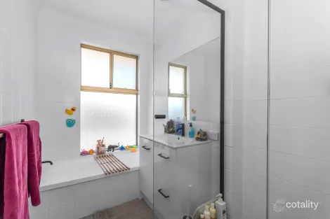 Property photo of 13 Berkeley Way Orelia WA 6167