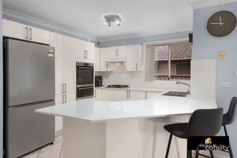 Property photo of 1/6 Aintree Close Casula NSW 2170