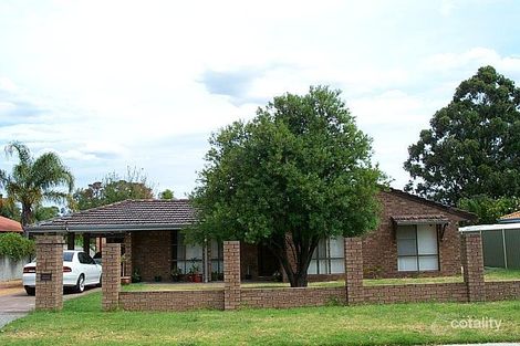 4 Alexander Cl, Lesmurdie, WA 6076