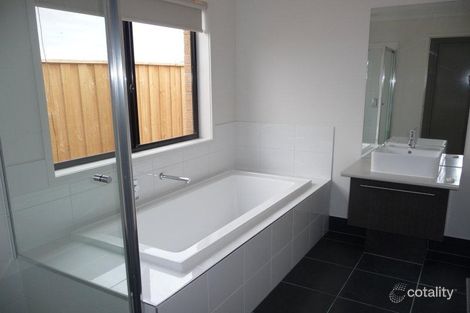 Property photo of 28 Surrey Grove Point Cook VIC 3030