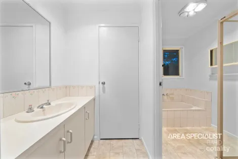 Property photo of 27 Cumberland Chase Hampton Park VIC 3976