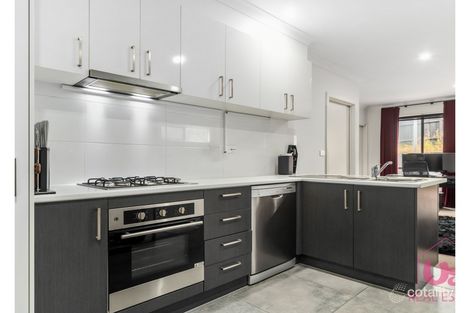 Property photo of 6/98 Ahern Road Pakenham VIC 3810