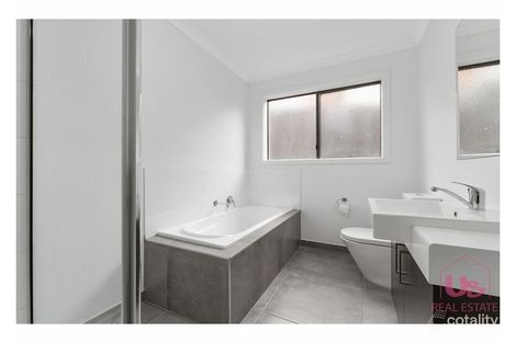 Property photo of 6/98 Ahern Road Pakenham VIC 3810