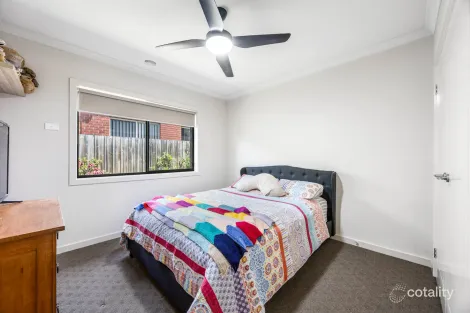 Property photo of 8 Francis Close Romsey VIC 3434