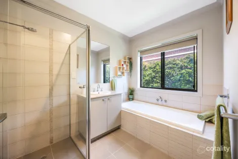 Property photo of 8 Francis Close Romsey VIC 3434