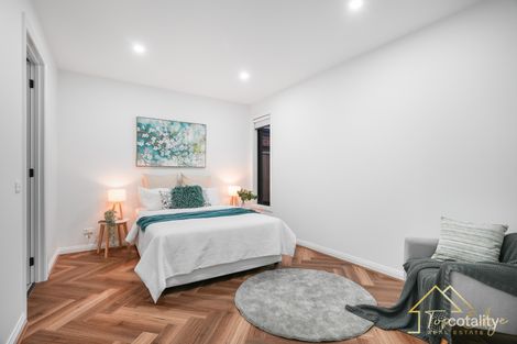 Property photo of 29 Fairmont Crescent Fraser Rise VIC 3336