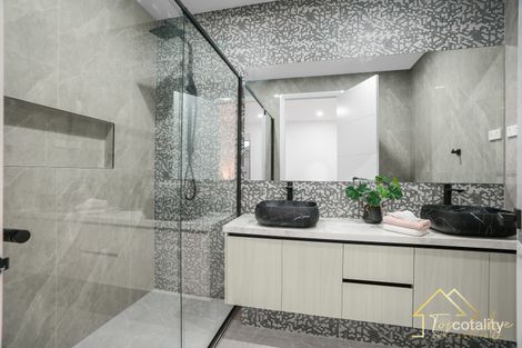 Property photo of 29 Fairmont Crescent Fraser Rise VIC 3336