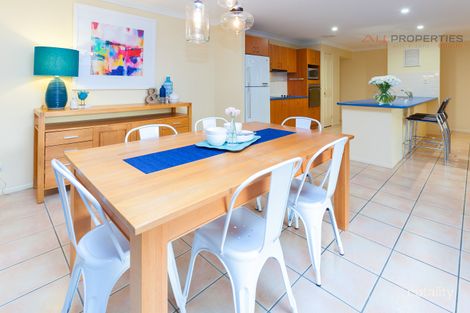 Property photo of 16 Newland Crescent Parkinson QLD 4115