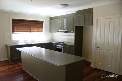 Property photo of 5 Kororoit Approach Caroline Springs VIC 3023