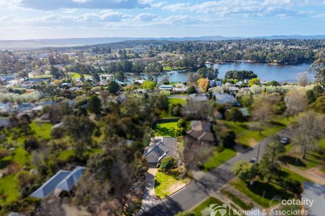 16 Gilchrist Ave, Beechworth, VIC 3747