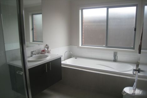Property photo of 9 Speechley Court Sale VIC 3850