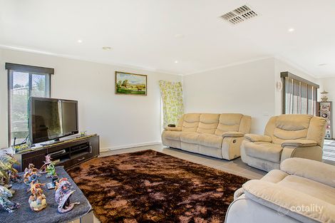 Property photo of 33 Minindee Road Manor Lakes VIC 3024