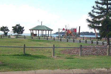 18 Commodore Dr, Birkdale, QLD 4159