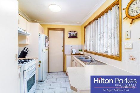 Property photo of 4 Osmond Court Hassall Grove NSW 2761
