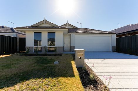8 Mebbin Gr, Yanchep, WA 6035