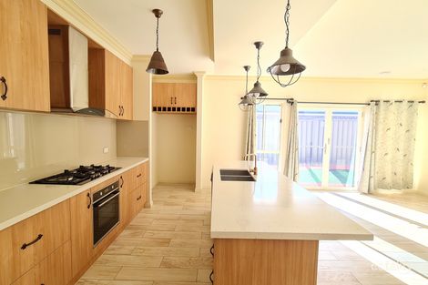 Property photo of 16 Maryburgh Road Cobblebank VIC 3338