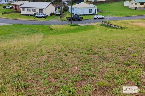 8 Ross Ave, Currie, TAS 7256