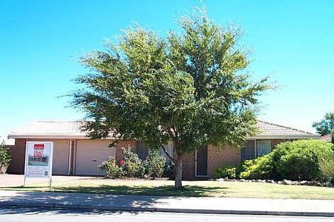 131 Forest Lakes Dr, Thornlie, WA 6108