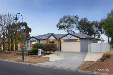 16 Nullarbor Pl, Caroline Springs, VIC 3023