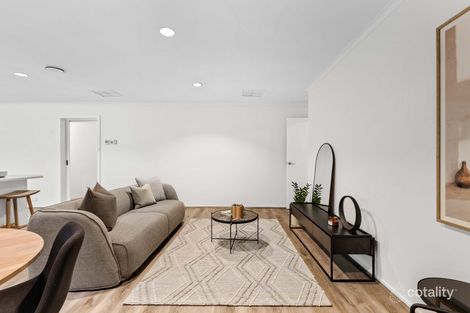 Property photo of 7 Cocoparra Crescent Taylors Lakes VIC 3038