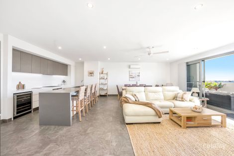 Property photo of 403/1 Mawson Close Caves Beach NSW 2281
