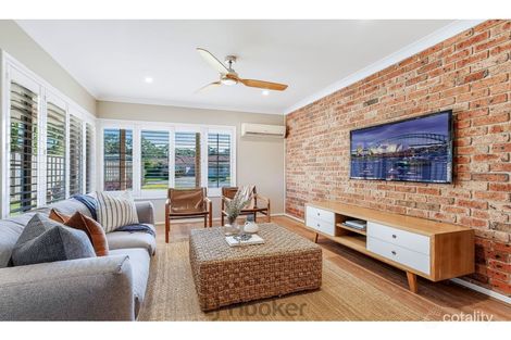 Property photo of 2/4 Windsor Close Valentine NSW 2280