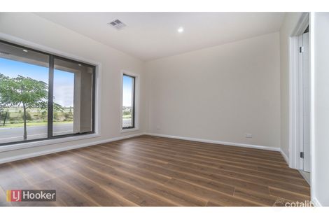 Property photo of 74 Gallantry Avenue Craigieburn VIC 3064