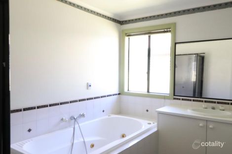 Property photo of 24 Chris Court Hillside VIC 3037