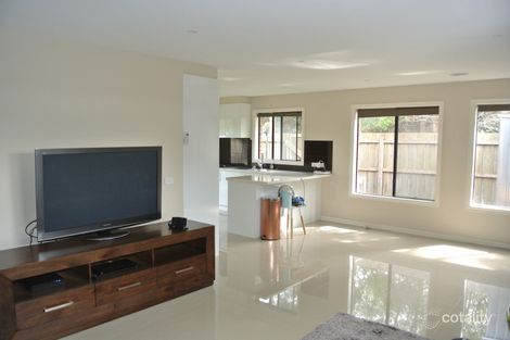 Property photo of 2/17 Upton Crescent Narre Warren VIC 3805