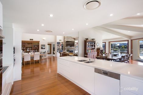 Property photo of 36 Selkirk Avenue Benowa QLD 4217