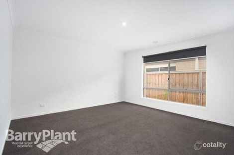Property photo of 38 Cascade Way Pakenham VIC 3810