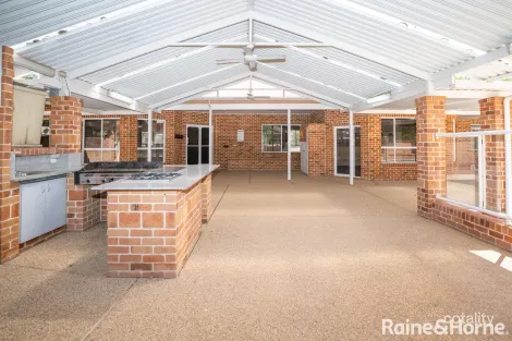 Property photo of 15 Tallowood Crescent Lake Albert NSW 2650