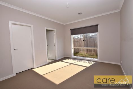 2/70 Green Valley Cres, Hampton Park, VIC 3976