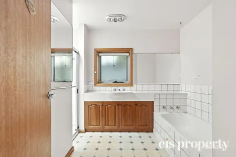 Property photo of 2/76 East Derwent Highway Lindisfarne TAS 7015