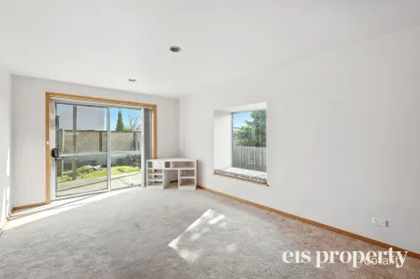 Property photo of 2/76 East Derwent Highway Lindisfarne TAS 7015