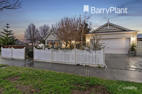 Property photo of 33 Mackellar Street Pakenham VIC 3810