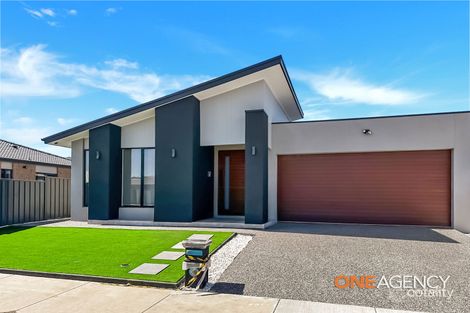 15 Mountain Ash Cct, Winter Valley, VIC 3358