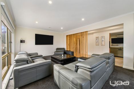 Property photo of 12 Ambridge Grove Sydenham VIC 3037