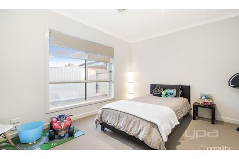 Property photo of 5 Jacaranda Drive Taylors Hill VIC 3037