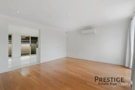 Property photo of 28 Longfellow Street Wetherill Park NSW 2164