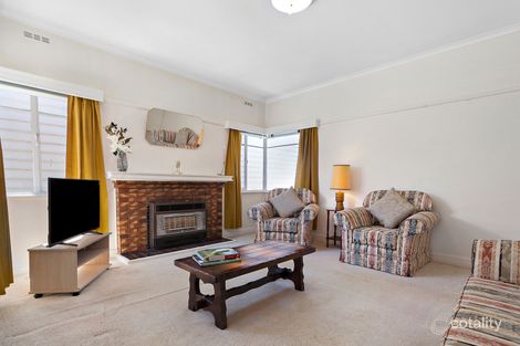 Property photo of 13 Sunbury Crescent Surrey Hills VIC 3127