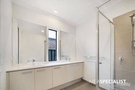 Property photo of 60 Lena Crescent Truganina VIC 3029