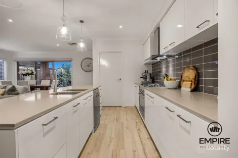 Property photo of 31 Kershope View Clyde North VIC 3978