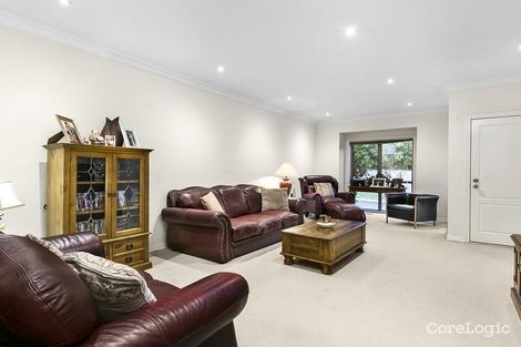 Property photo of 17 Kingswood Rise Box Hill South VIC 3128