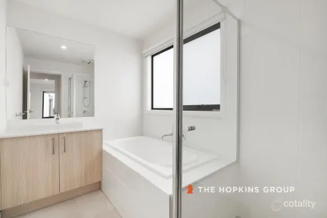 Property photo of 24 Vine Circuit Lynbrook VIC 3975